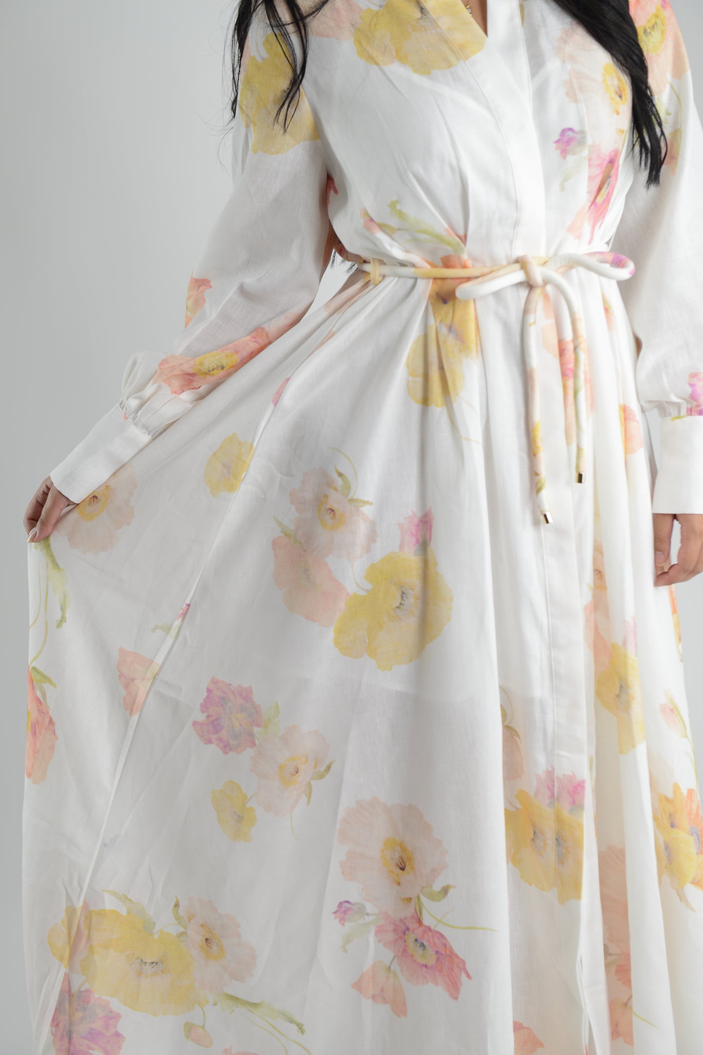 Robe longue fleurie avec ceinture