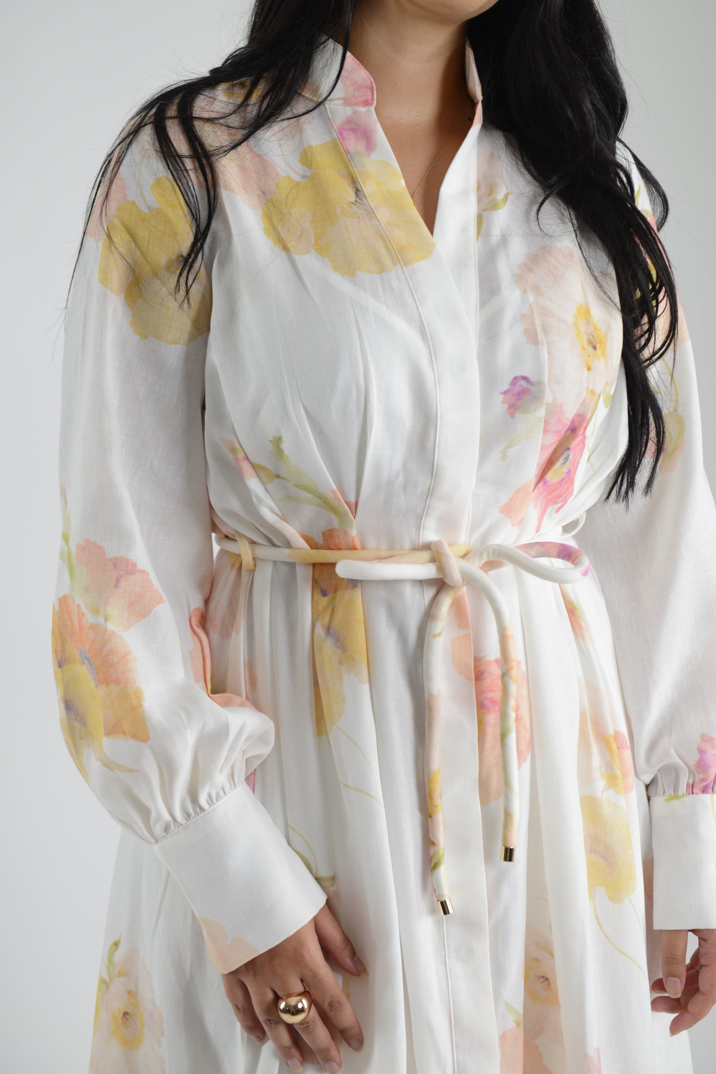 Robe longue fleurie avec ceinture