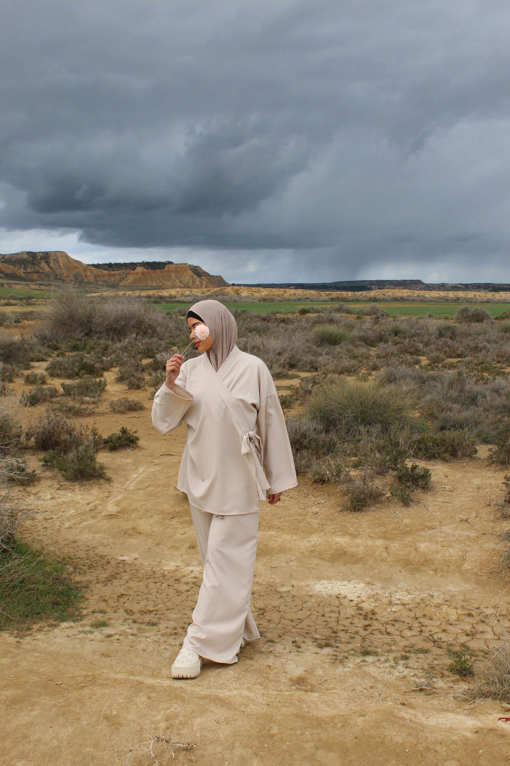 ensemble chemise nouée pantalon beige dahlia 